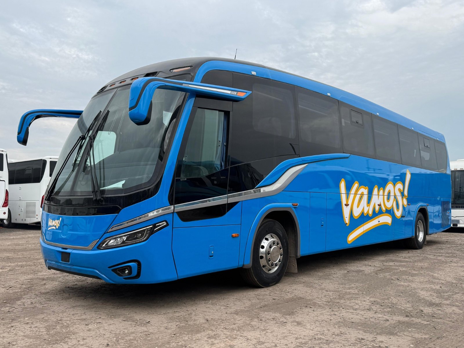 Busscar embarca novas unidades para o Chile