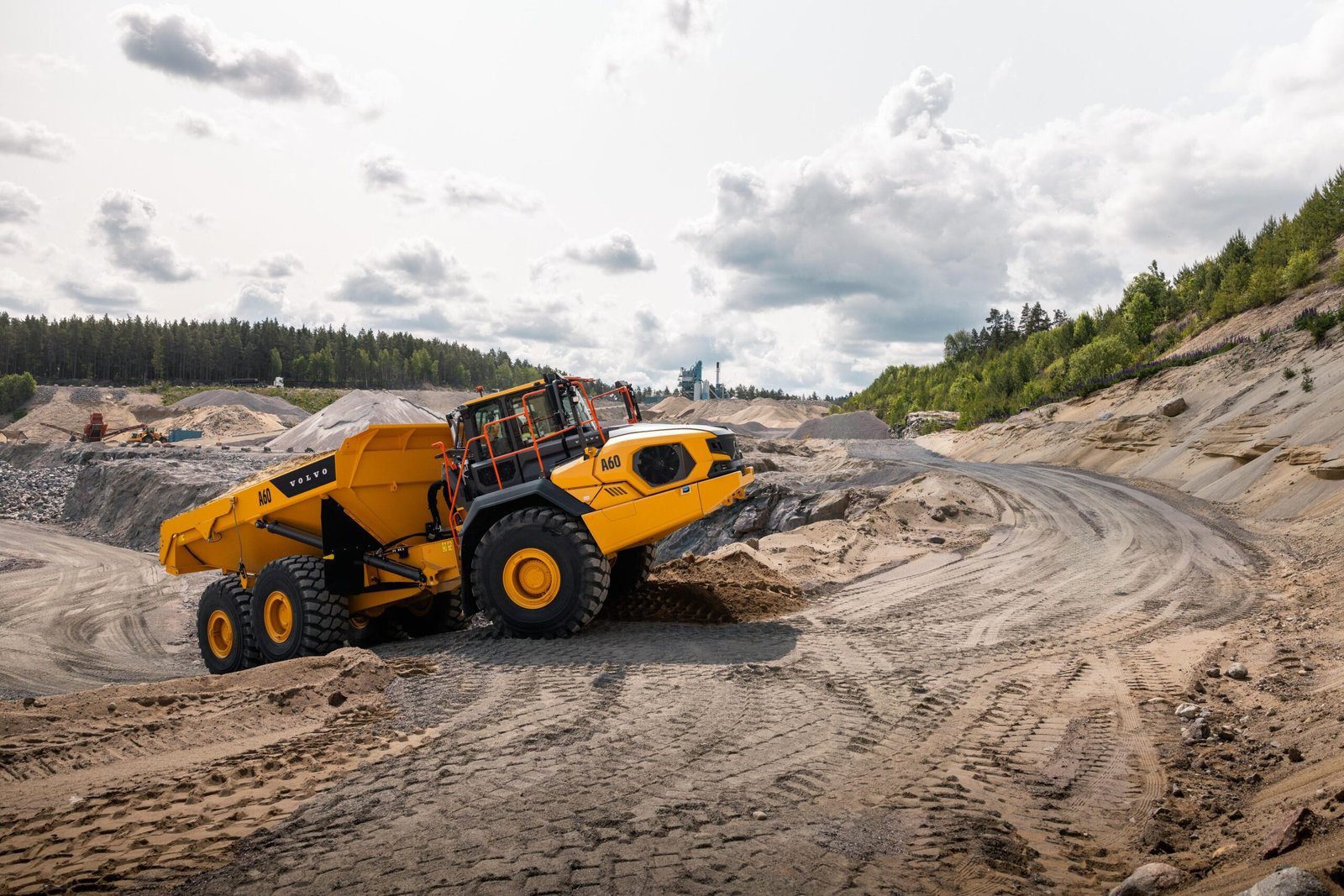 Volvo CE lança maior caminhão articulado do Brasil