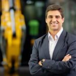 JCB ganha participação de mercado em 2025