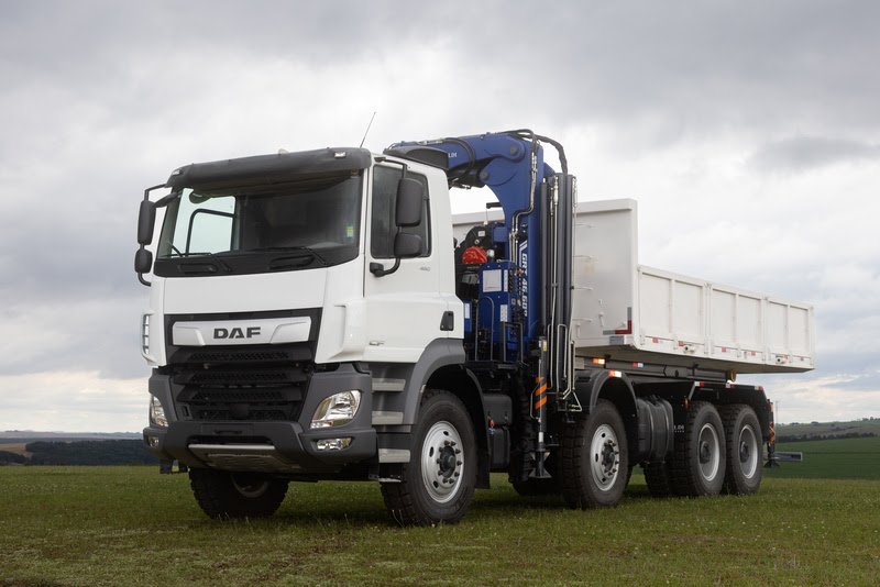 DAF entrega CF Mineração 8×4 customizado