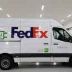 FedEx amplia frota elétrica no Brasil com novos furgões Mercedes-Benz e reforça estratégia de descarbonização