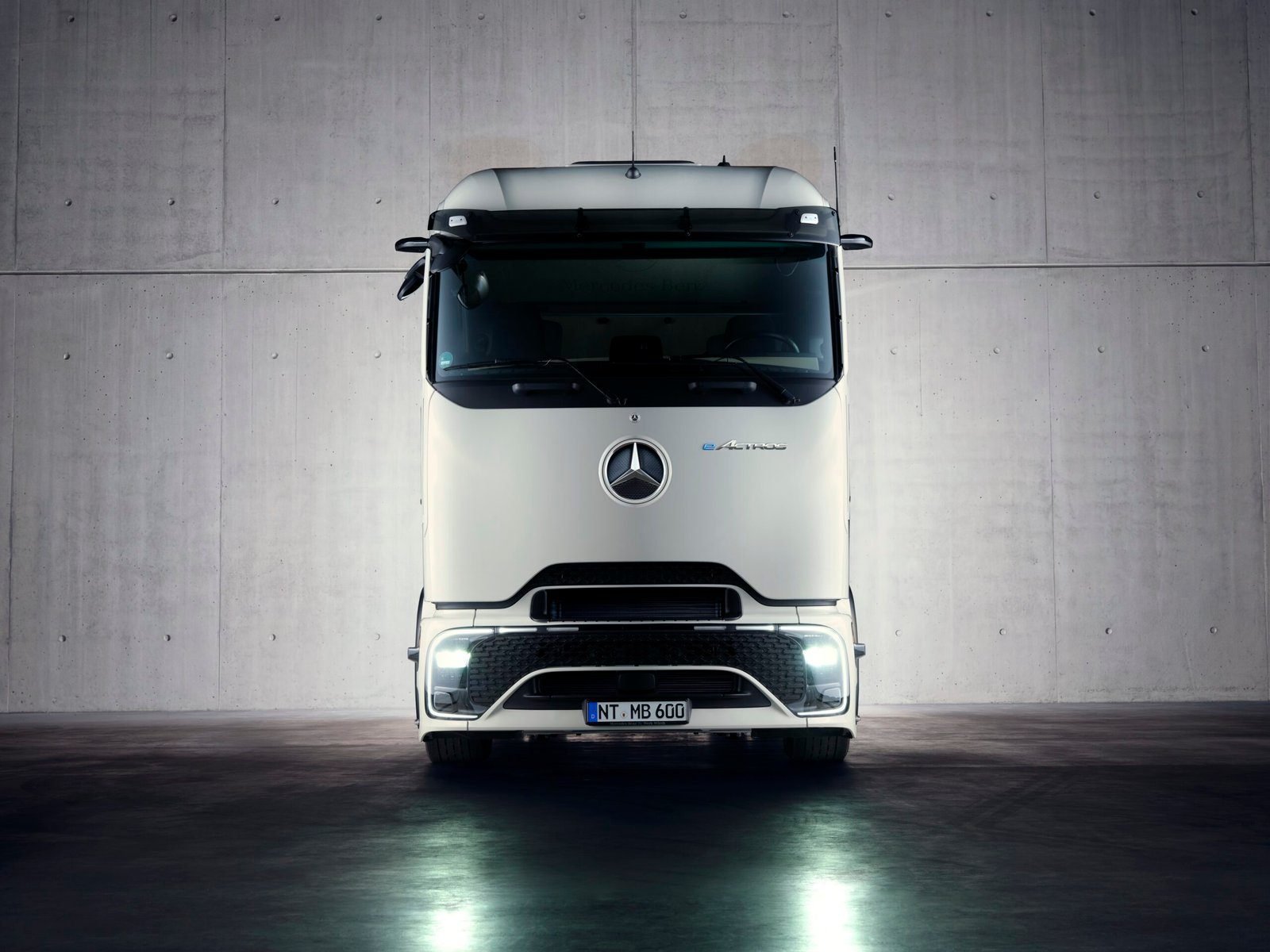 Mercedes-Benz Trucks amplia portfólio elétrico com o novo eActros Lowliner