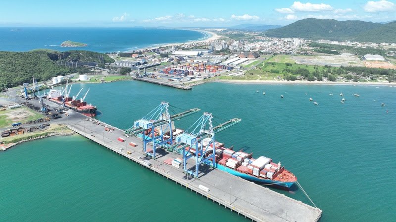Santos Brasil implanta novo sistema operacional no Tecon Imbituba