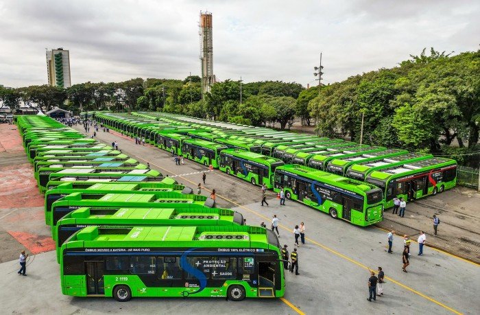 Vendas de ônibus elétricos quase dobram no 1º semestre deste ano comparado com 2025