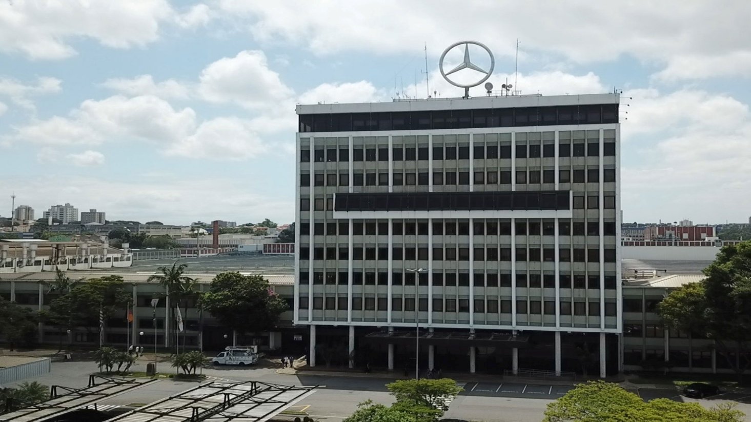 Mercedes-Benz completa 70 anos no Brasil