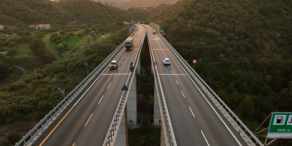 Câmeras fiscalizam uso de celular e cinto em rodovia paulista