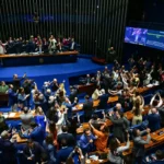 Fim da escala 6×1: mudanças na jornada de trabalho repercutem no transporte de cargas e passageiros