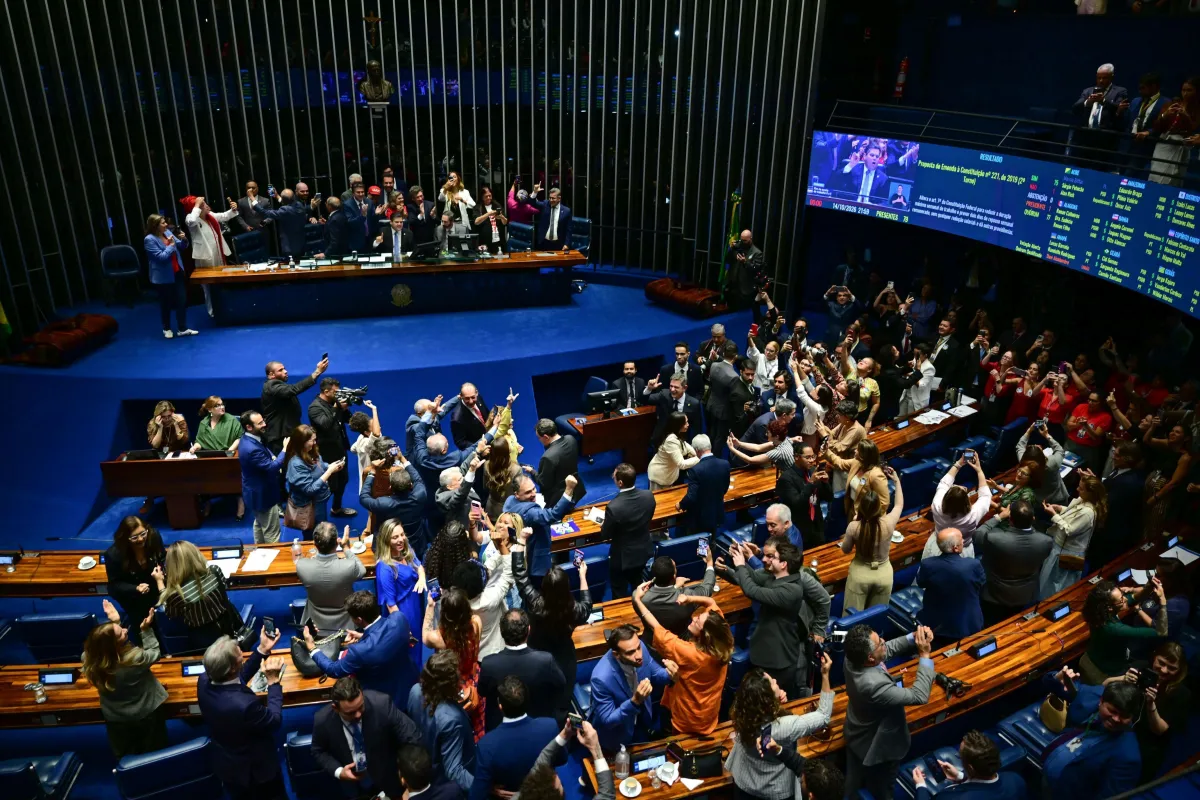 Fim da escala 6×1: mudanças na jornada de trabalho repercutem no transporte de cargas e passageiros